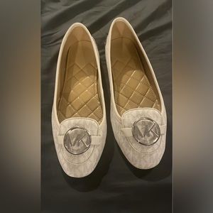 Micheal Kors white flats size 8